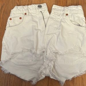 white zara shorts